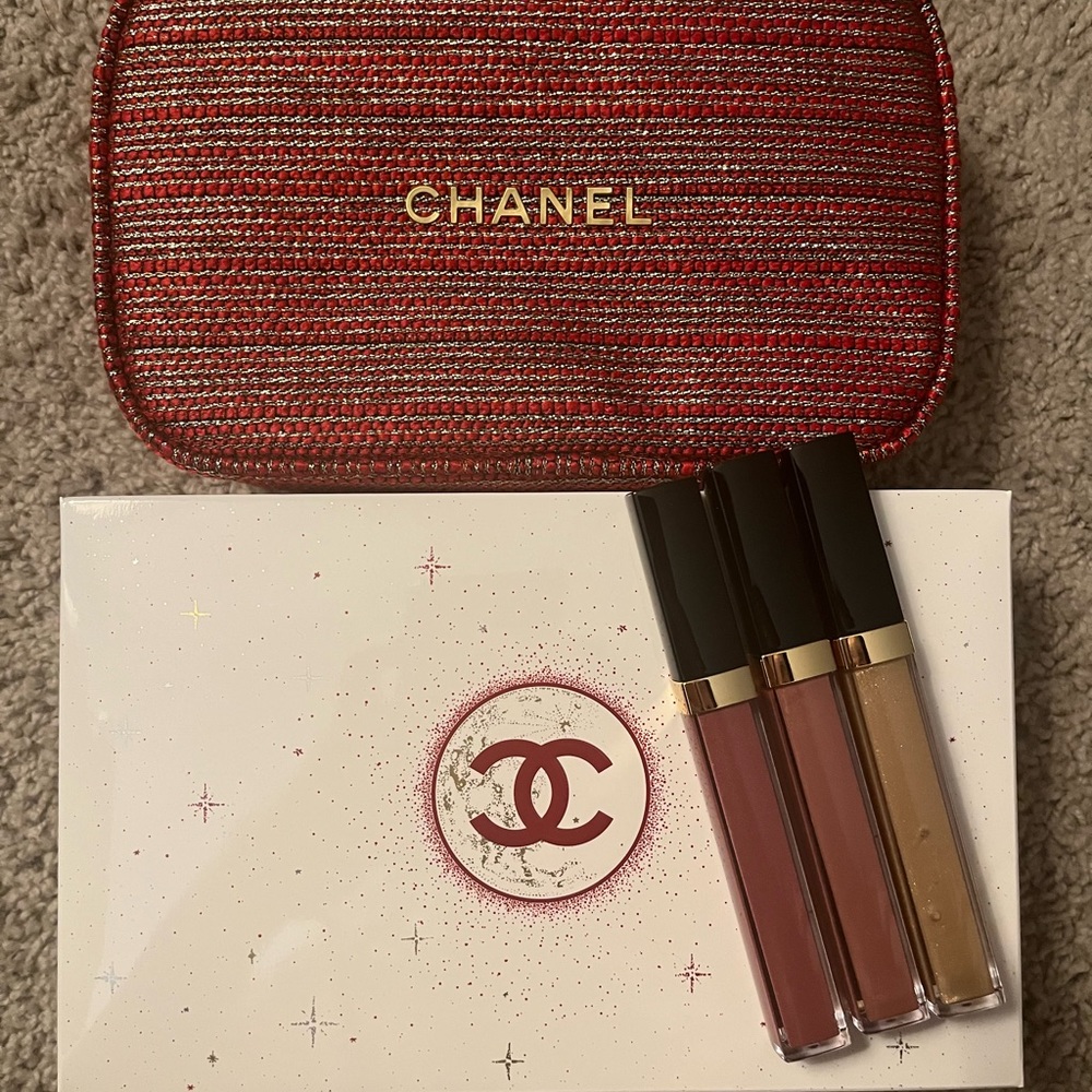 CHANEL HOLIDAY SET ; lip gloss set